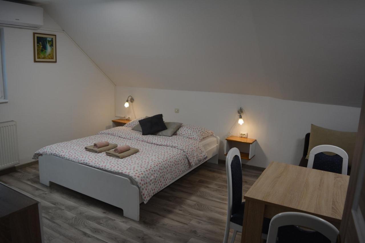 Rooms Lucijana Jezerce Eksteriør billede